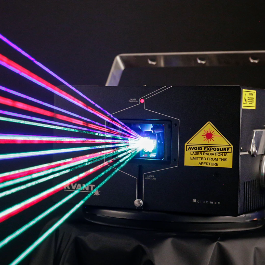 ﻿Kvant Clubmax laser projecting various color beams in a straight line